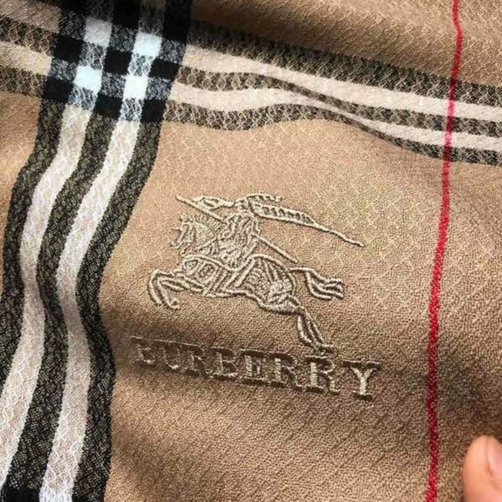 ✨🎊Authentic 💎Burberry scarfs - Picture 2 of 5